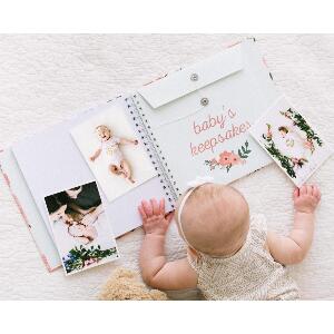 Set cadou caietul bebelusului model floral Pearhead